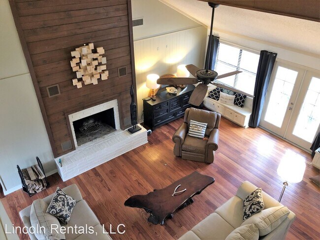 Building Photo - 4 br, 3.5 bath House - 1002 Chase Lane