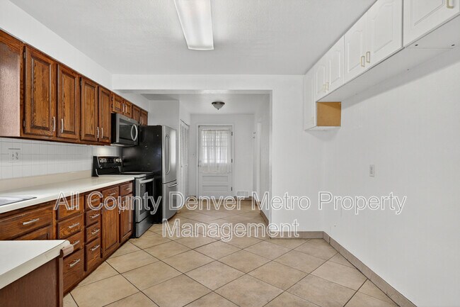 Foto del edificio - 225 S Yates St