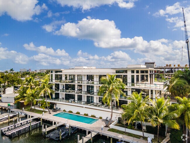 Building Photo - Palms on Venice