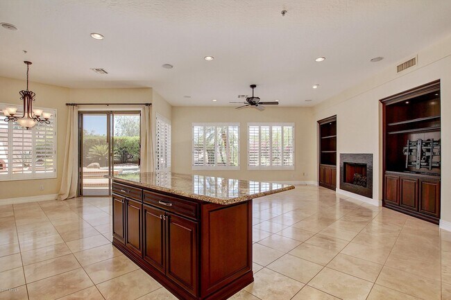 Building Photo - 10853 E Verbena Ln