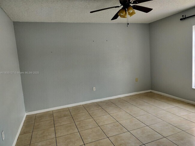 Foto del edificio - 17650 NW 68th Ave