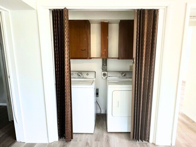 Foto del edificio - 305 S Manning Ave