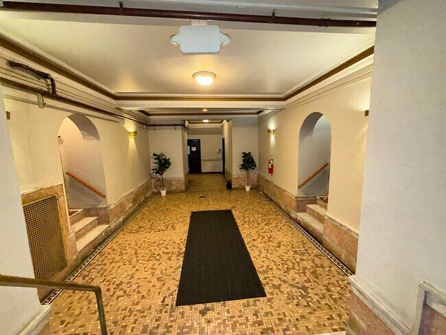 Foto del edificio - 36 Duncan Ave