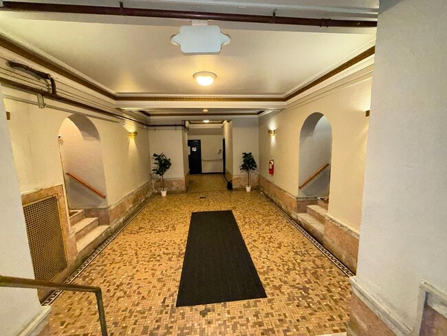 Building Photo - 36 Duncan Ave