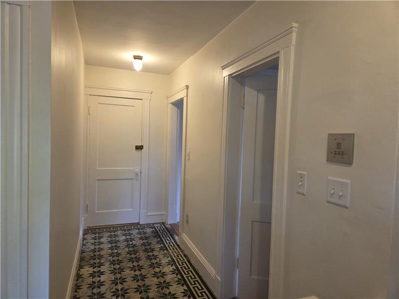 Foto del edificio - 240 Waverley Ave