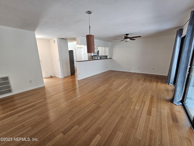 Foto del edificio - 120 Bermuda Ct