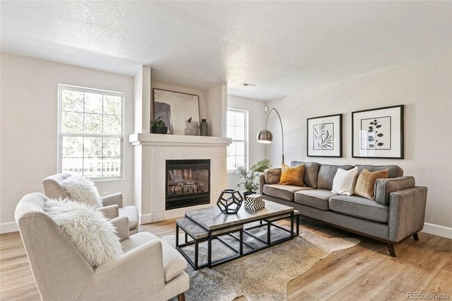 Building Photo - Charming 3BR Townhome in Englewood