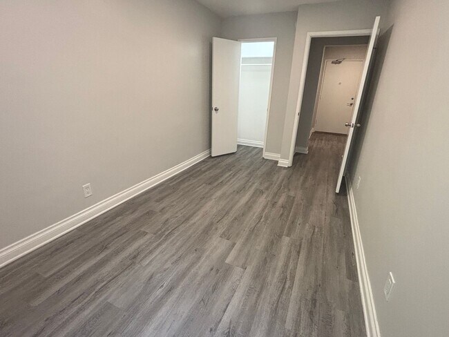 Interior Photo - 1944 Whitley Ave.