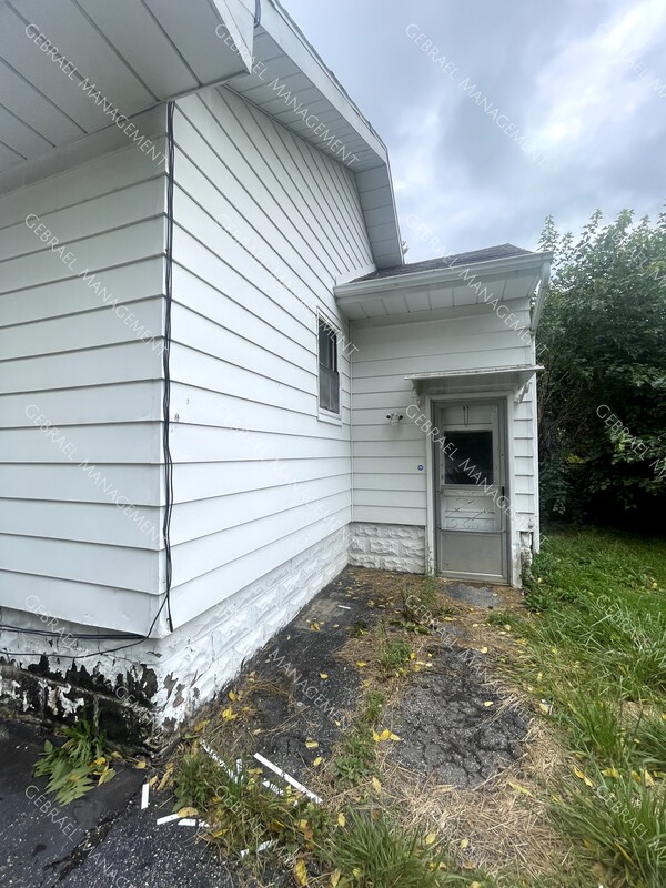 Foto del edificio - 745 Freeman Ave