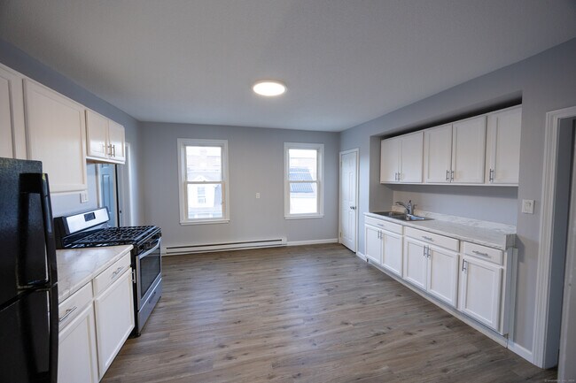 Building Photo - 127 Lawlor St