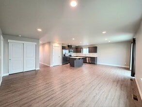 Building Photo - 2443 3rd St SE