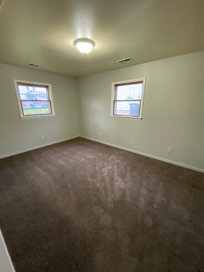 Building Photo - 733 Goshen Ave