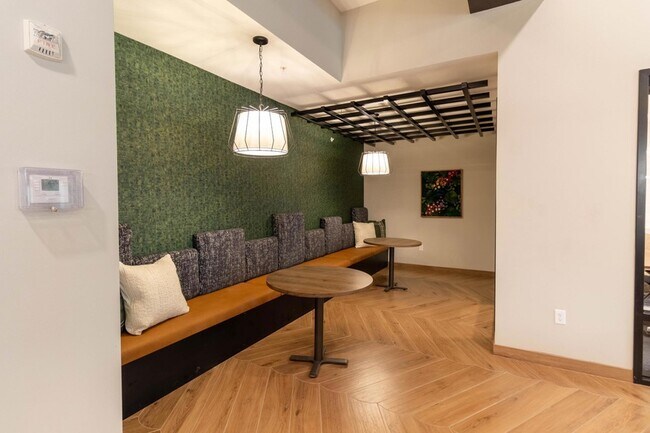 Foto del edificio - 6450 37th Ave NW