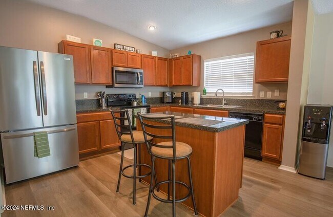 Building Photo - 2527 Eisner Dr