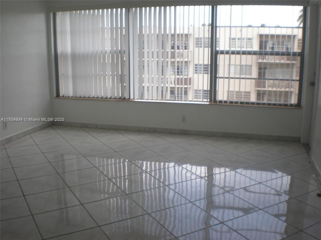 Foto principal - 1460 NE 169th St