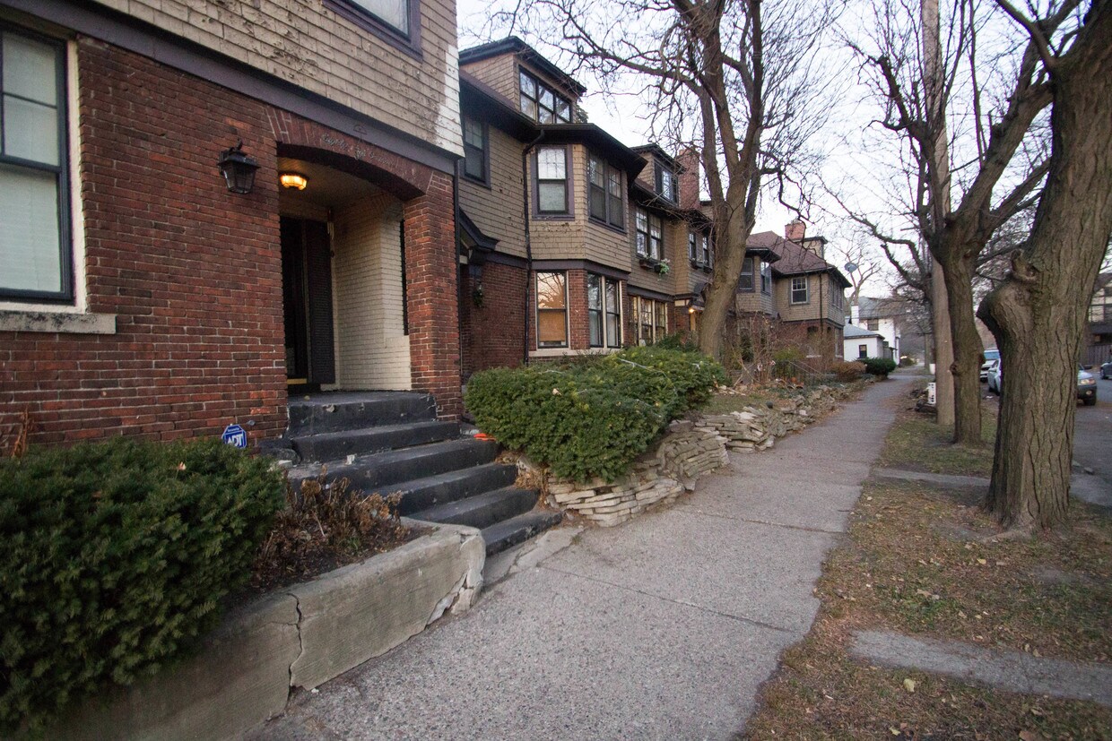 8103 Agnes St, Detroit, MI 48214 Townhome Rentals in Detroit MI