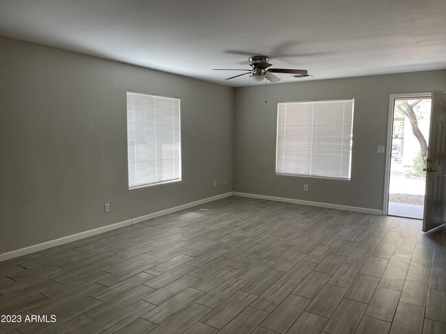Foto del edificio - 1052 N Colorado St