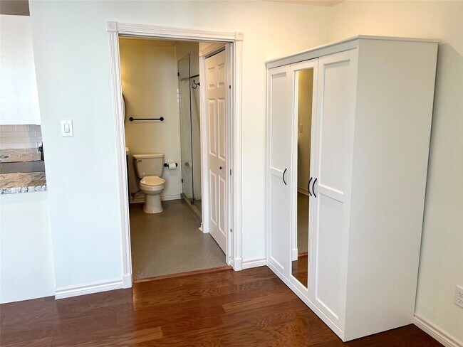 Foto del edificio - 1332 W 21st St