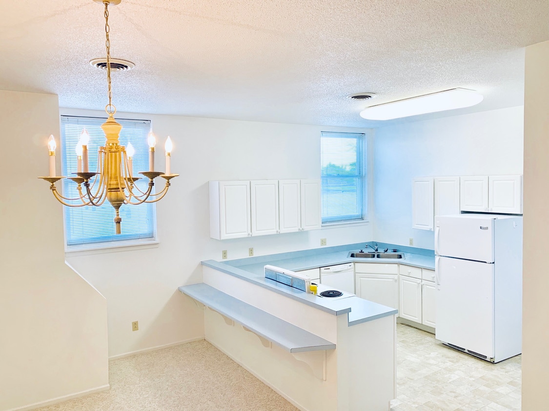 Kitchen and Dining - 1216 S Main St