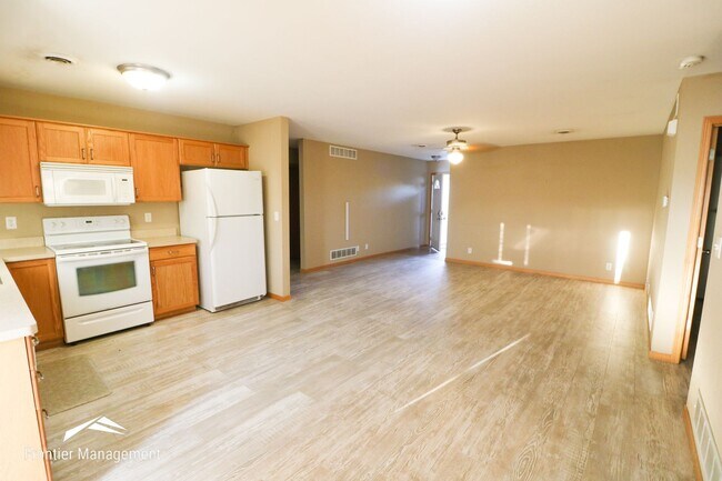Foto del edificio - Comfortable 3 bedroom 2 bathroom duplex lo...