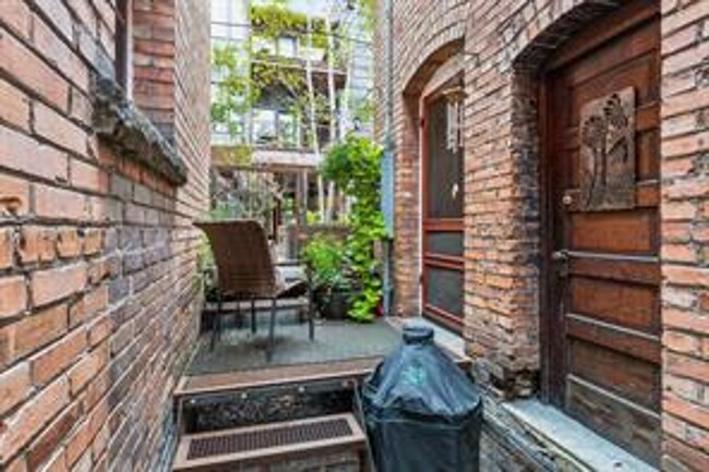 Building Photo - Charming Historic Rental in Downtown Missoula