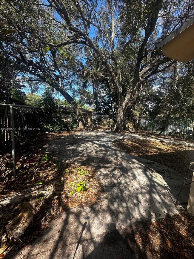 Foto del edificio - 237 NW 55th St