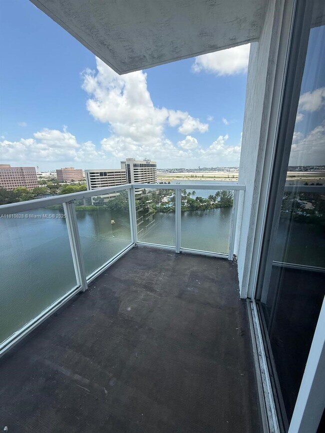 Foto del edificio - 5085 NW 7th St