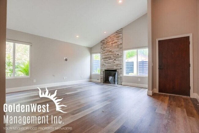 Building Photo - Modern Single Story 3Bdm 2Ba Home in Beaut...