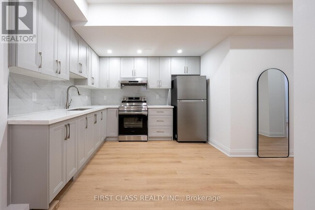 Building Photo - 544 White's Hill Ave