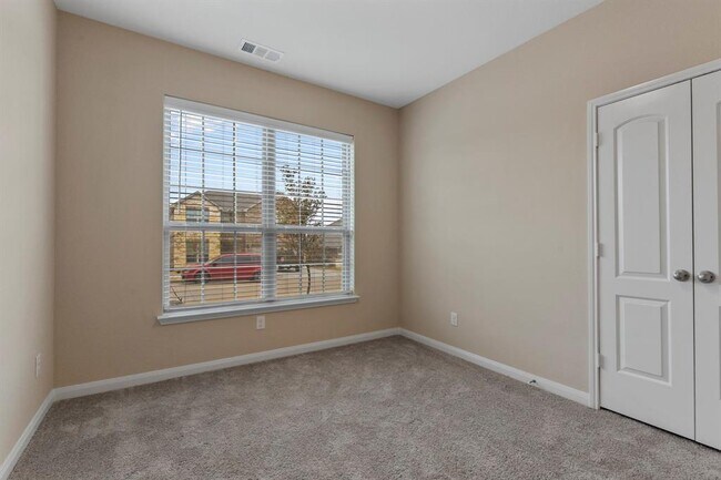Foto del edificio - 5412 Persimmon Dr