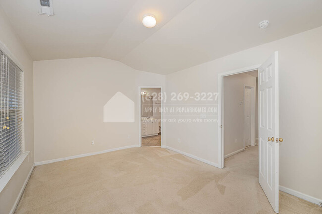 Foto del edificio - 322 Linden Park Ln