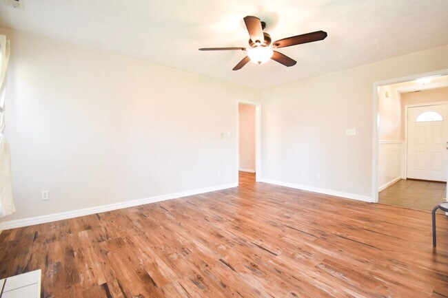 Foto del edificio - 3 Bedroom 2 Bath Home-(PETS CONSIDERED)