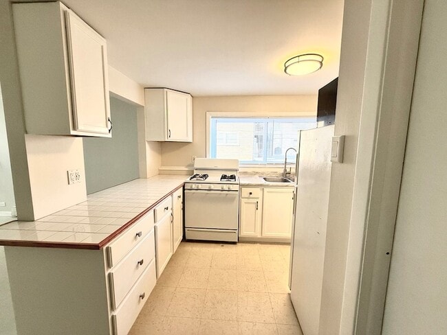 Building Photo - 8549 Niles Center Rd