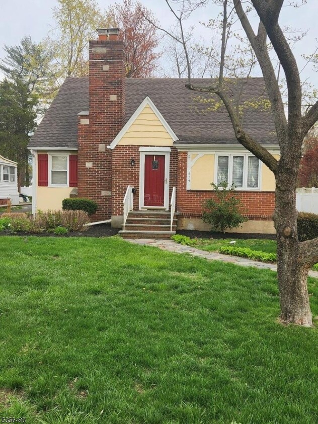 Primary Photo - 1424 E Front St