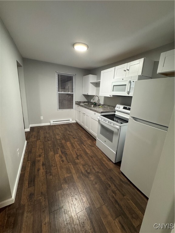 Building Photo - 121 E Main St