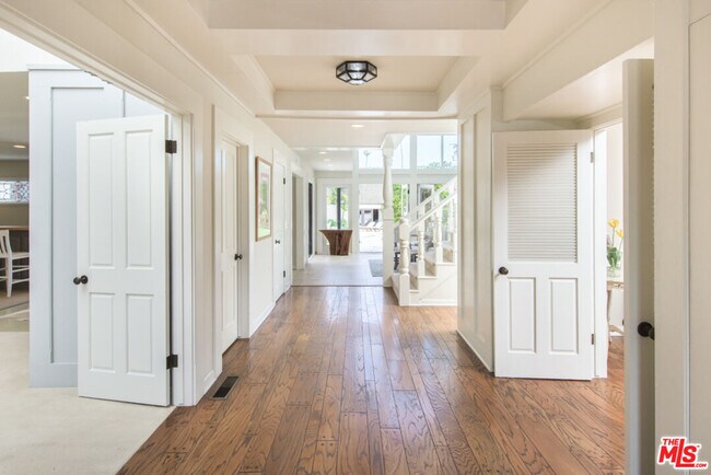 Foto del edificio - 310 Marguerita Ave