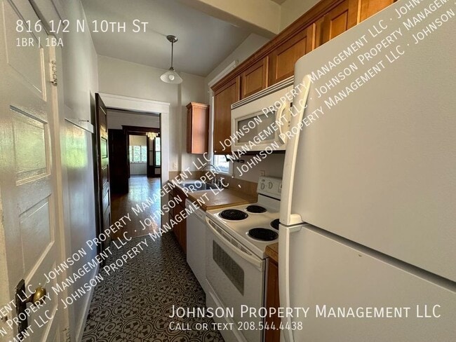 Building Photo - Check out this Vintage Apartments in Histo...
