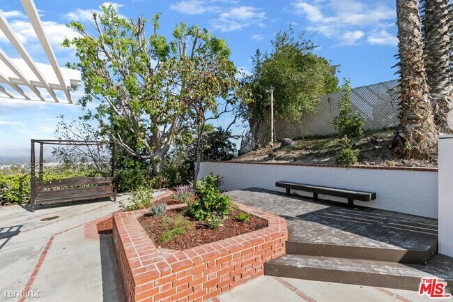 Foto del edificio - 4 br, 2.5 bath House - 4890 La Montana Cir