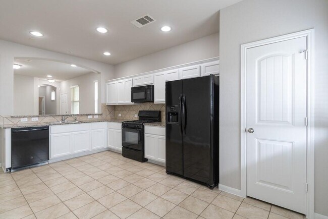Building Photo - 2880 Donnell Dr