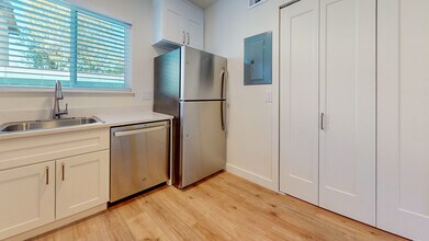 Kitchen - Refrigerator & Dishwasher - Sonoma Park Apartments
