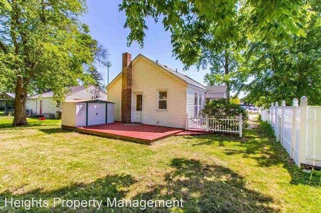 Building Photo - 2 br, 1 bath House - 6111 North Northmoor ...