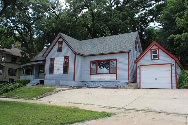 Building Photo - 426 N Main St