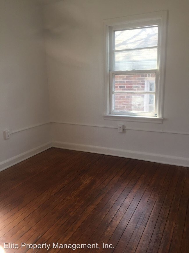 Building Photo - 3 br, 1 bath House - 310 W. Maple St.