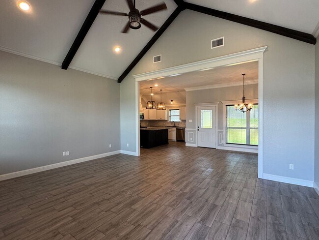 Building Photo - 205 Meadow Ln