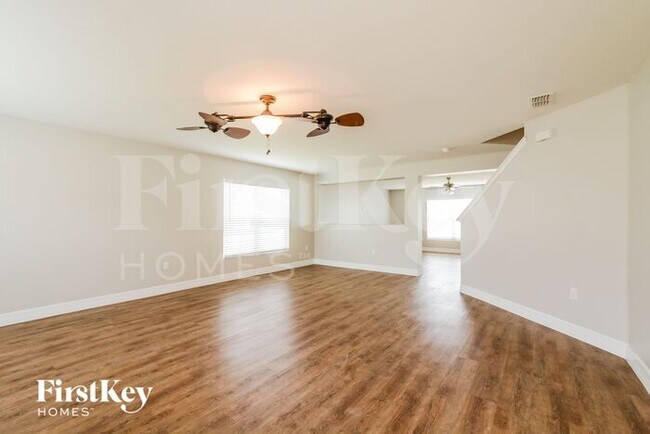 Foto del edificio - 70 Levee Ln
