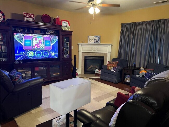 Foto del edificio - 650 Township Cir