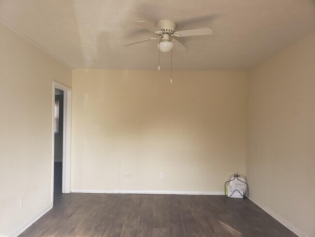 Foto del edificio - 632 Eva Cir