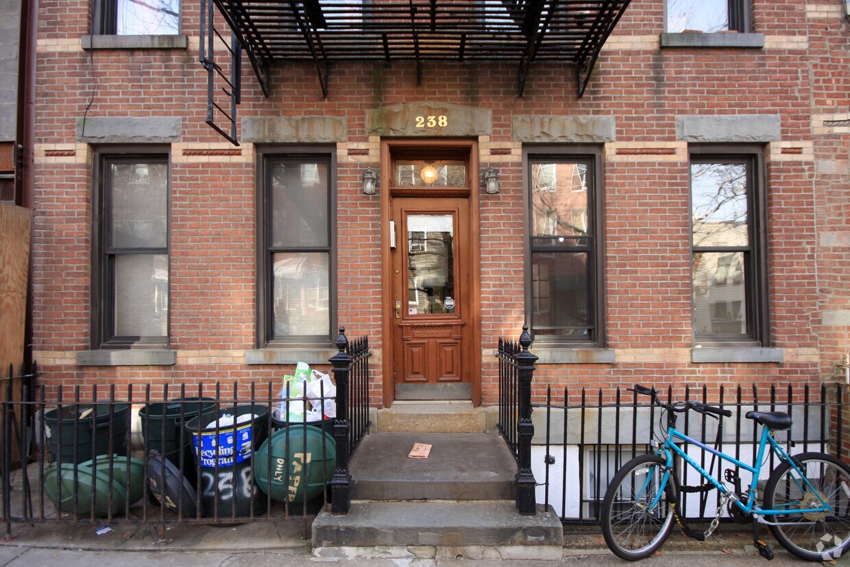 Building Photo - 238 Frost St