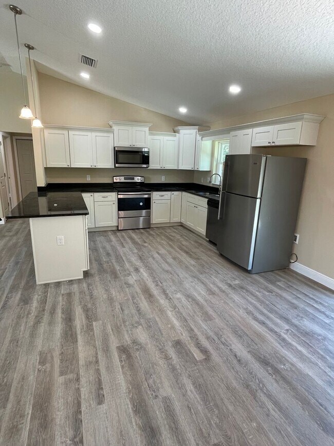 Foto del edificio - Newer 3 Bedroom 2 Bath Home for Rent