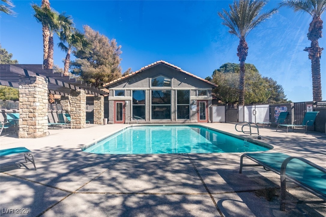 Primary Photo - 2750 S Durango Dr
